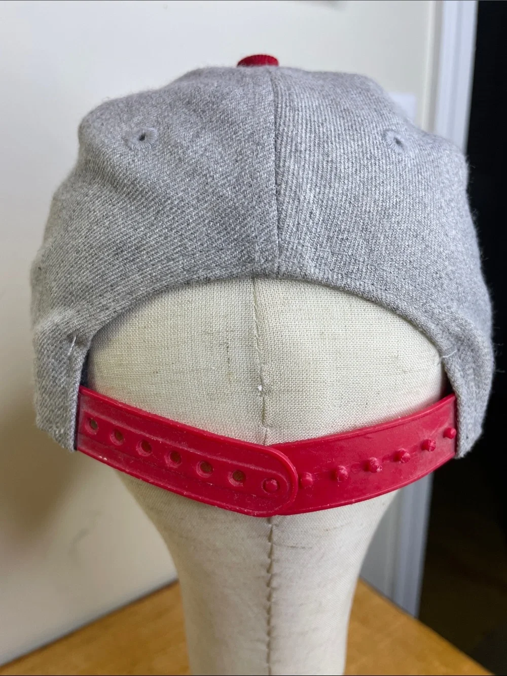 New Era Kids Gray Crown Red Brim Spider Patch Cap
